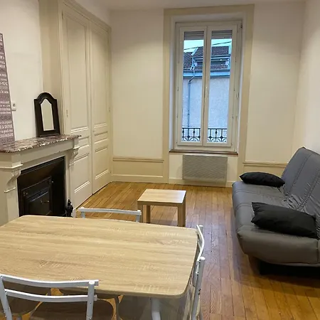6 Couchages Proche Centre Location Tarif Special Longue Duree カリュイール・エ・キュイール